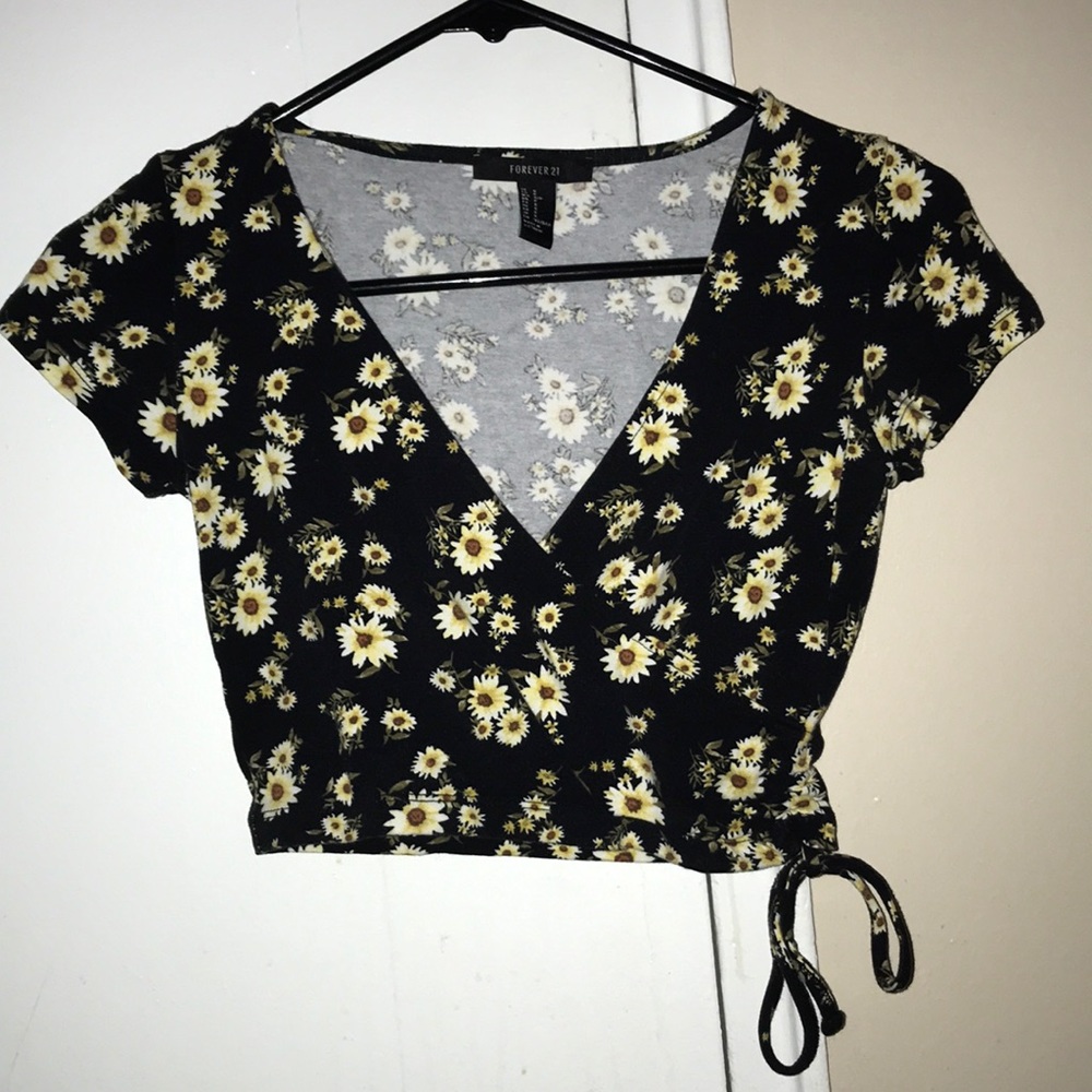 Daisy crop top! - Picture 1 of 1